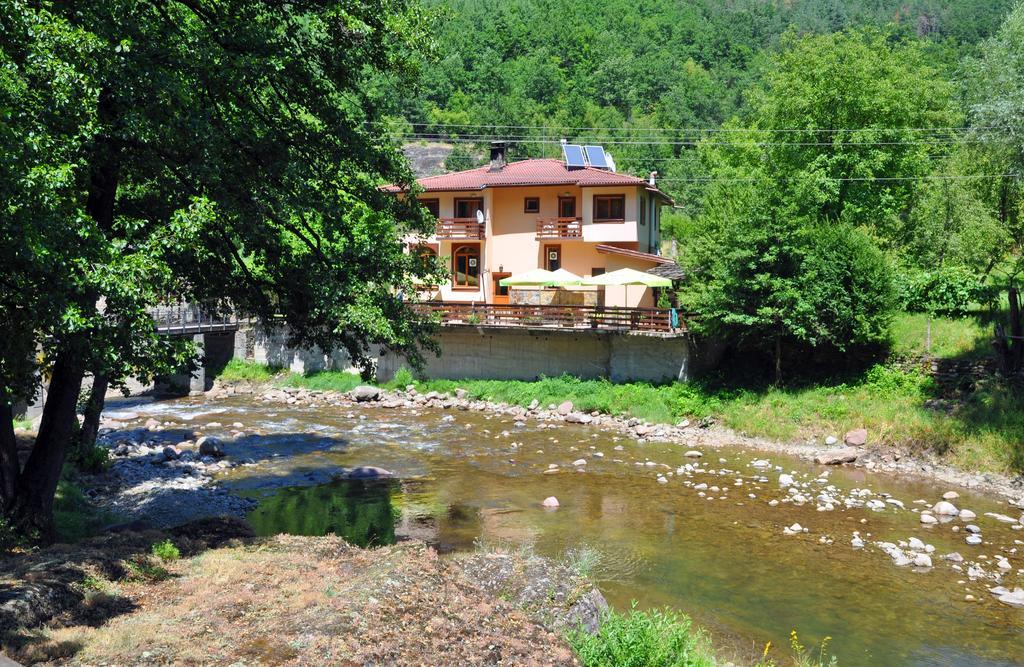 Семеен Хотел Федора Ribarica Exterior photo